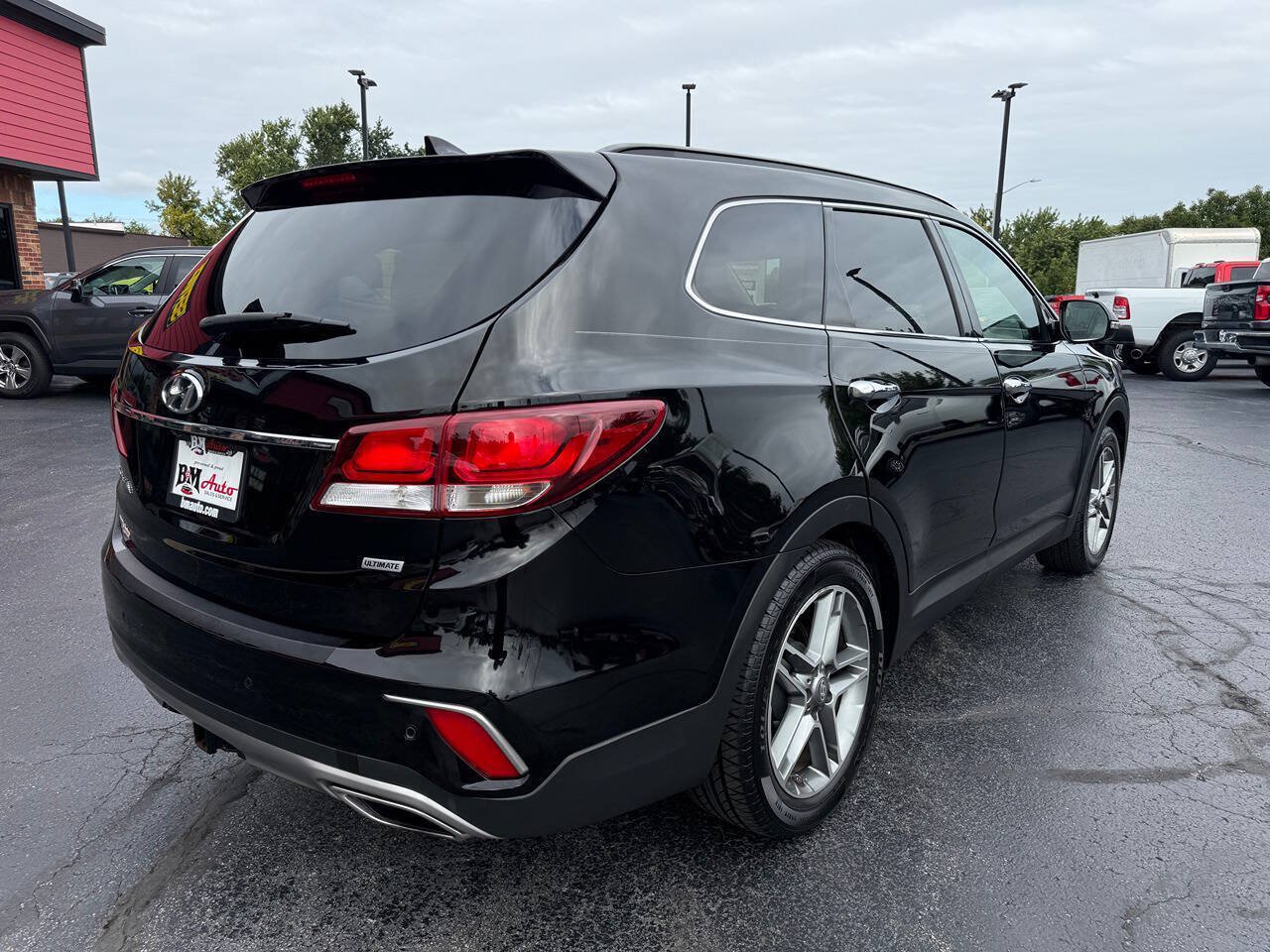 Used 2017 Hyundai Santa Fe FWD image 7