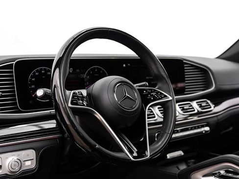 Used 2024 Mercedes-Benz GLS 450 4MATIC image 14