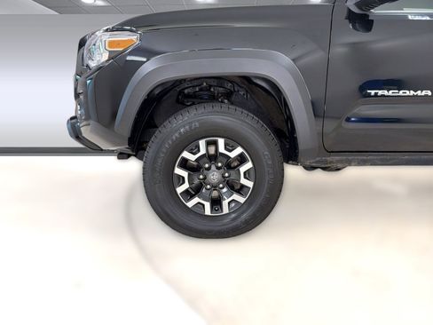 Used 2022 Toyota Tacoma TRD Off-Road AWD/4WD image 12