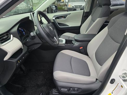 Used 2025 Toyota RAV4 XLE image 20