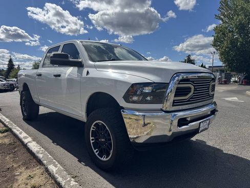 Used 2018 RAM 3500 Tradesman w/ Chrome Appearance Group AWD/4WD image 4