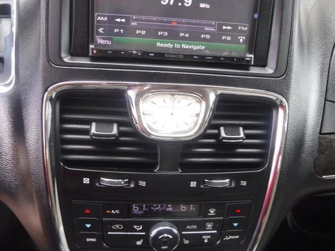 Used 2011 Chrysler Town & Country Touring-L w/ Trailer Tow Group FWD image 33