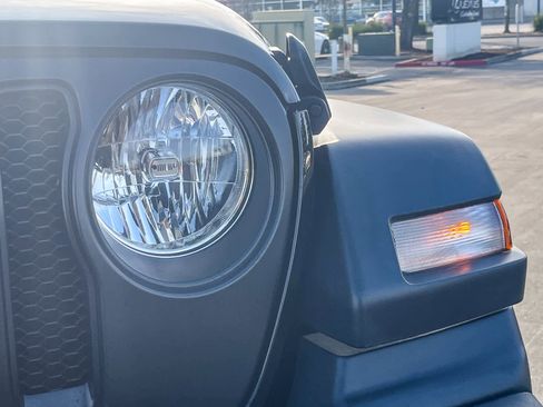 Used 2022 Jeep Wrangler Unlimited Sport image 7