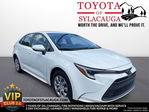 Used 2026 Toyota Corolla LE FWD image 1