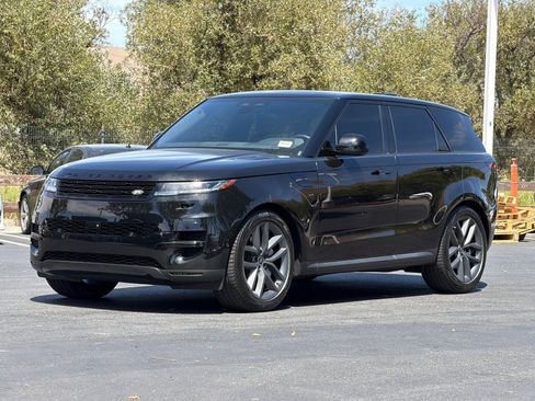 Used 2024 Land Rover Range Rover Sport SE AWD/4WD image 2