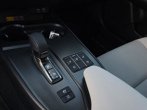 Used 2025 Lexus UX 300h AWD image 27