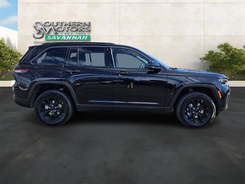 New 2026 Jeep Grand Cherokee Altitude RWD image 6