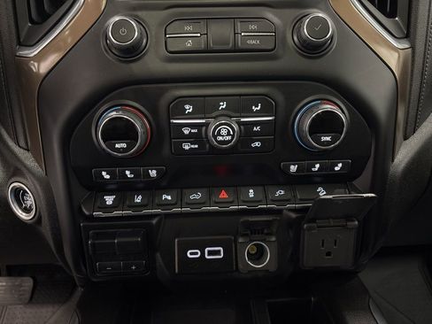 Used 2022 Chevrolet Silverado 3500 High Country w/ Technology Package image 21