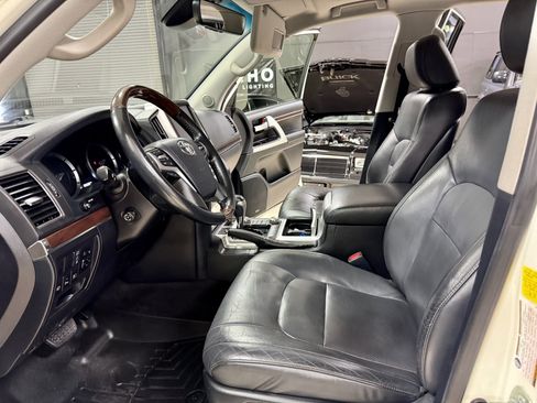 Used 2019 Toyota Land Cruiser w/ Preferred Accessory Package image 22