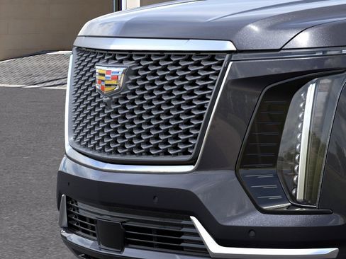 New 2026 Cadillac Escalade Luxury w/ LPO, Radiant Package AWD/4WD image 13
