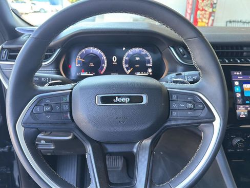 Used 2023 Jeep Grand Cherokee Altitude AWD/4WD image 19