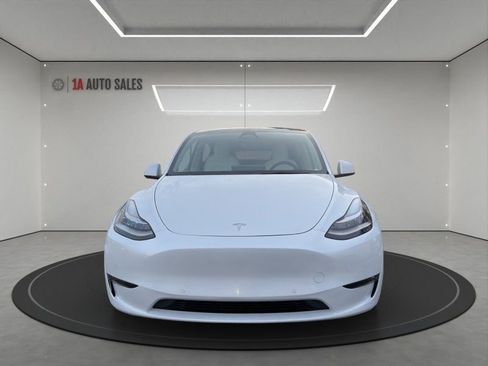 Used 2022 Tesla Model Y Long Range image 8
