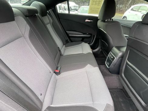 Used 2016 Dodge Charger SXT image 26