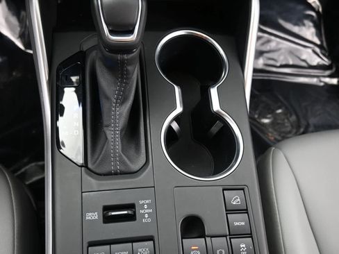 Used 2024 Toyota Highlander XLE image 19