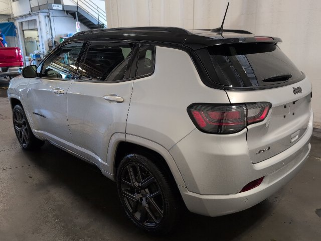 Used 2024 Jeep Compass Limited w/ High Altitude Package AWD/4WD image 7