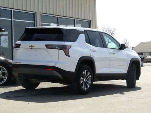 Used 2026 Chevrolet Equinox LT w/ Convenience Package II image 3