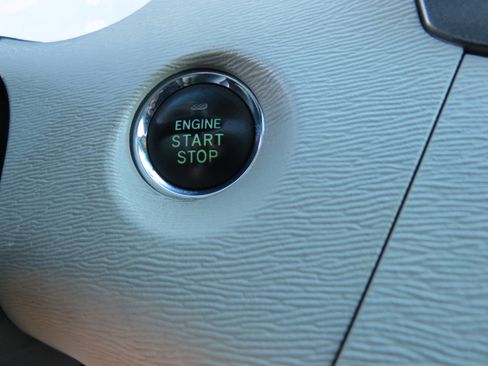 Used 2011 Toyota Sienna XLE image 27