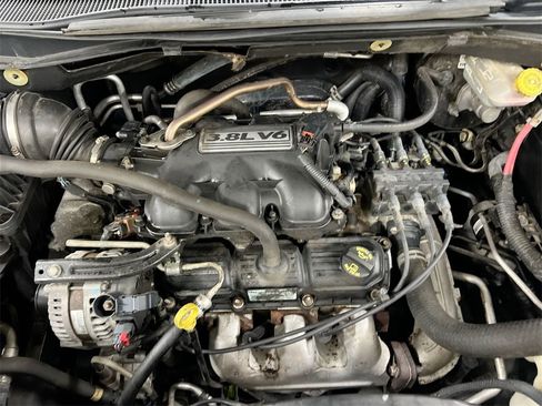 Used 2010 Chrysler Town & Country Touring w/ Heated Seat Group image 23