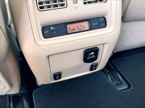 Used 2017 Nissan Pathfinder Platinum FWD image 30