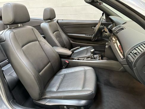 Used 2011 BMW 135i Convertible image 11