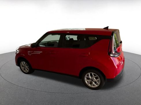 Used 2025 Kia Soul LX w/ LX Technology Package FWD image 10