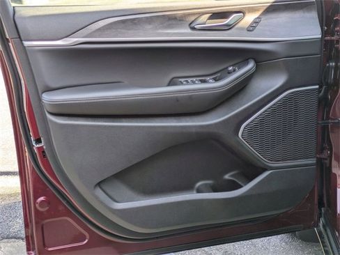 New 2025 Jeep Grand Cherokee L Limited w/ Black Appearance Package image 13