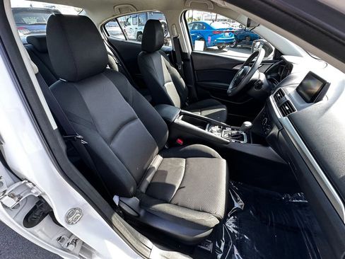 Used 2018 MAZDA MAZDA3 Sport FWD image 10