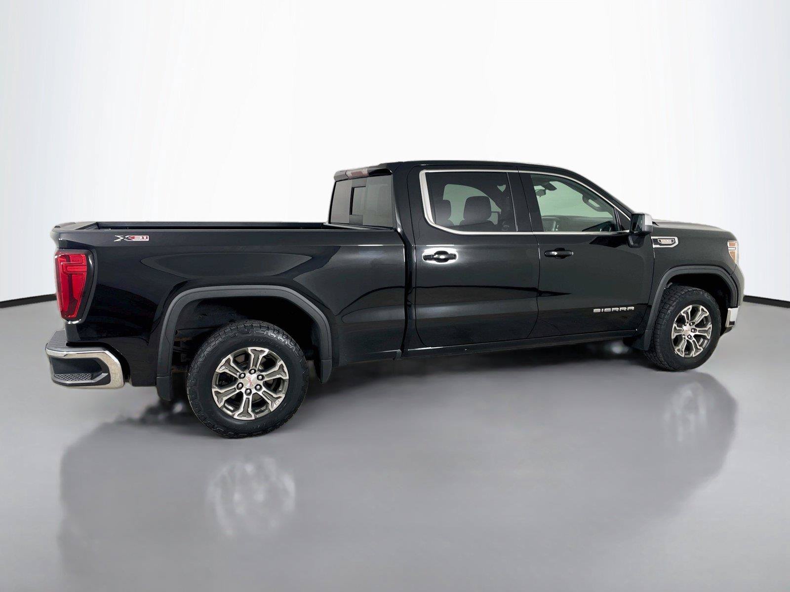 Used 2021 GMC Sierra 1500 SLE w/ X31 Off-Road Package AWD/4WD image 17