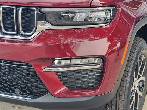 New 2025 Jeep Grand Cherokee Limited image 6