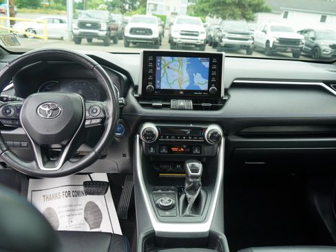 Used 2019 Toyota RAV4 XSE AWD/4WD image 15