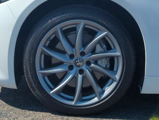 Used 2025 Alfa Romeo Giulia AWD image 14
