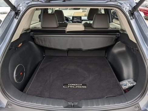 Used 2022 Toyota Corolla Cross XLE w/ Convenience Package image 29