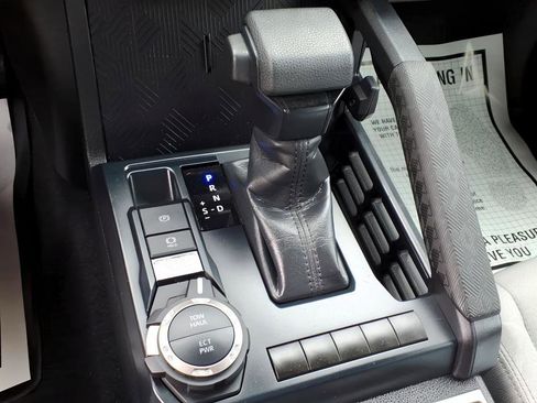Certified 2024 Toyota Tacoma SR5 AWD/4WD image 19