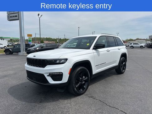 Used 2024 Jeep Grand Cherokee Limited w/ Black Appearance Package image 8