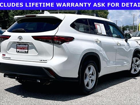 Used 2021 Toyota Highlander LE AWD/4WD image 10