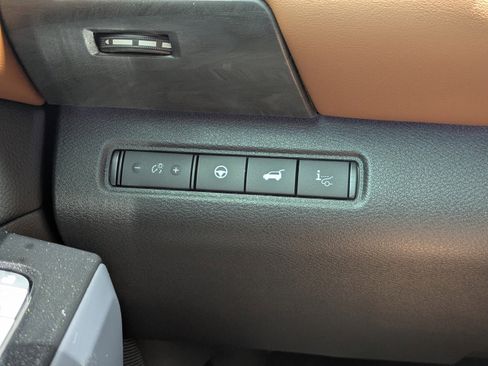 Certified 2026 Nissan Pathfinder Platinum w/ Cargo Package FWD image 28