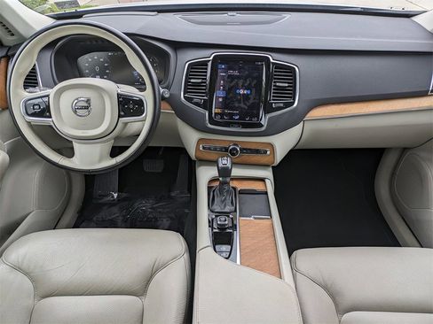 Certified 2022 Volvo XC90 T6 Momentum w/ Advanced Package image 15