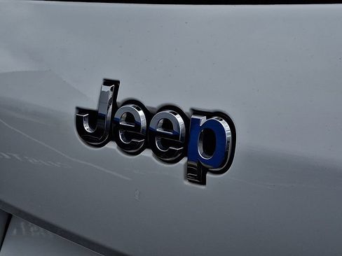 Used 2023 Jeep Grand Cherokee L Limited AWD/4WD image 33