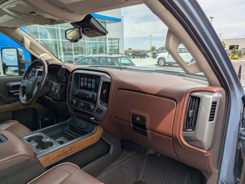 Used 2016 Chevrolet Silverado 2500 High Country w/ High Country Premium Package AWD/4WD image 42