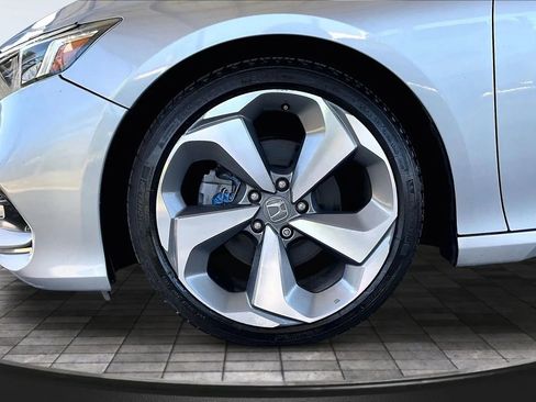 Used 2018 Honda Accord Touring image 31