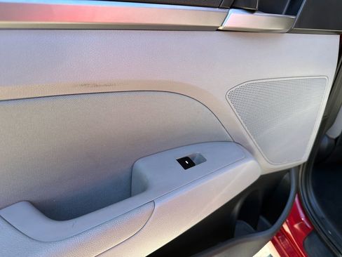 Used 2018 Hyundai Elantra SEL image 19