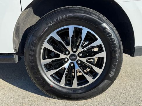 Certified 2025 Ford Expedition Max Platinum AWD/4WD image 13