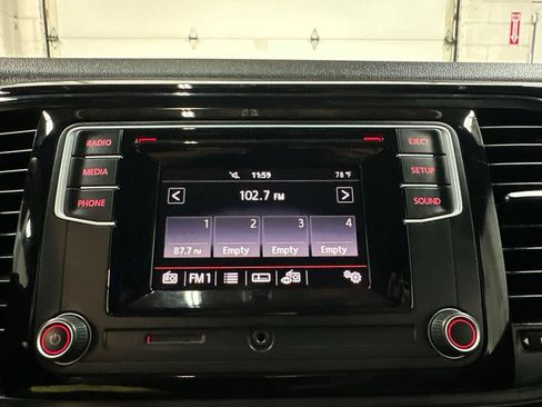 Used 2019 Volkswagen Beetle 2.0T S FWD image 28