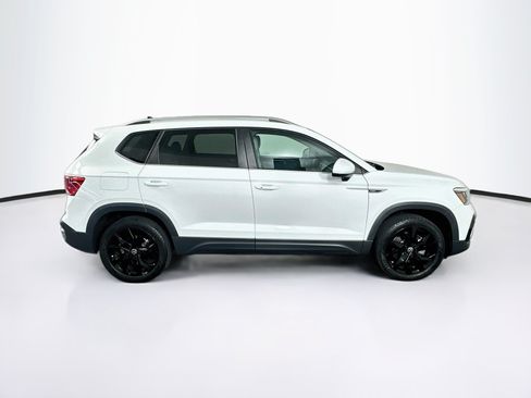 Used 2023 Volkswagen Taos SE w/ Panoramic Sunroof Package FWD image 10