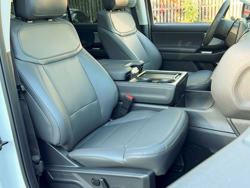 New 2025 Ford Expedition Max Active image 8