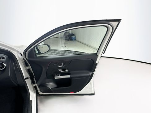 Used 2023 Mercedes-Benz GLA 250 4MATIC w/ Premium Package image 34