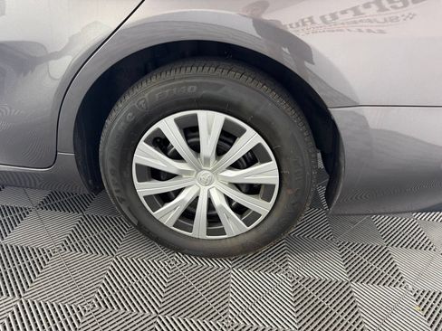 Used 2022 Toyota Camry LE FWD image 11