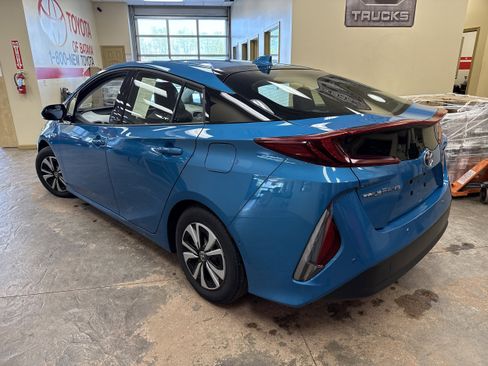 Used 2017 Toyota Prius Prime Advanced FWD image 9