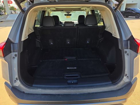 Used 2023 Nissan Rogue SL w/ SL Premium Package FWD image 19
