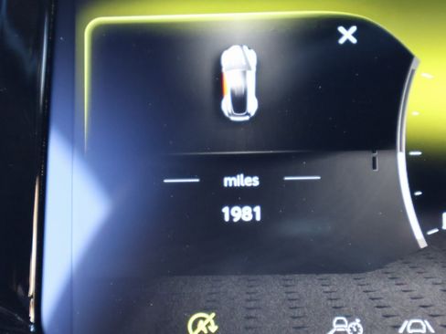 Used 2025 Aston Martin V8 Vantage Coupe image 21